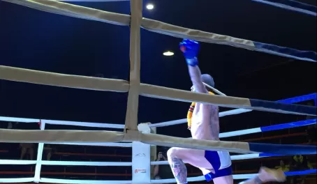 Performing the Wai Khru before the fight