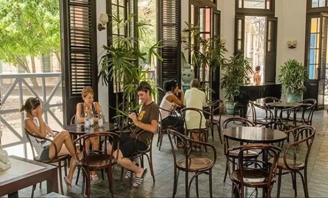 Enjoy the Cuban exquisite cuisine at the Hotel Ambos Mundos