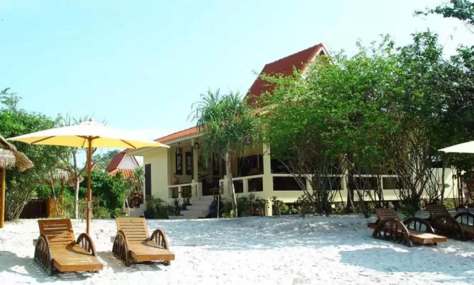 Relaxe on the warm beach of the Buffalo Bay Vacation Club