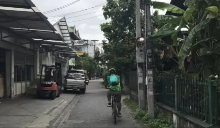 My biking guide found small alleyways to get from A to B.