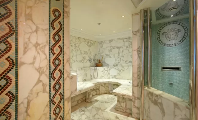 Royal Clipper, Bathroom interior
