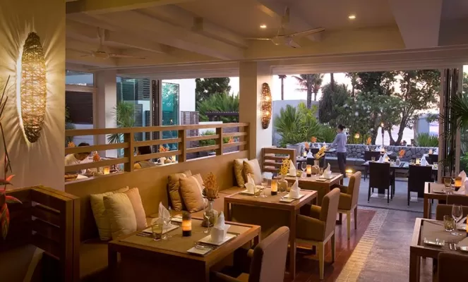 Aleenta Phuket Resort & Spa, Restaurant