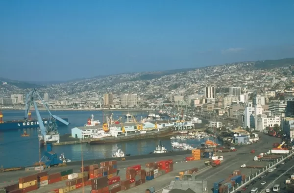 Visit the Valparaiso Port during tour in Chile