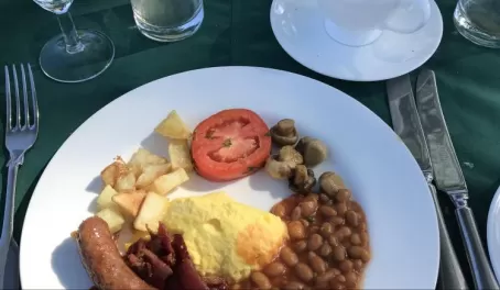 Full English style breakfast with more champagne and coffee.