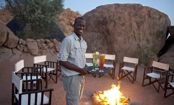 Share stories around the fire at Mowani Mountain Camp
