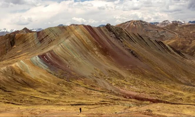 Impressive colored mountain range of Palcoyo