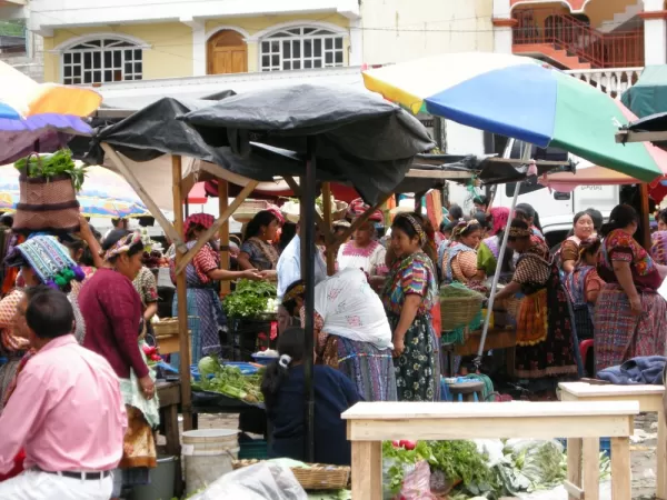 Almolonga market