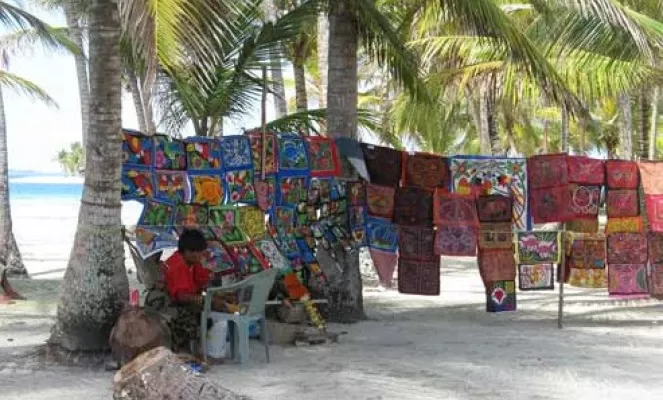 Kuna selling fabric art \"Mola\"