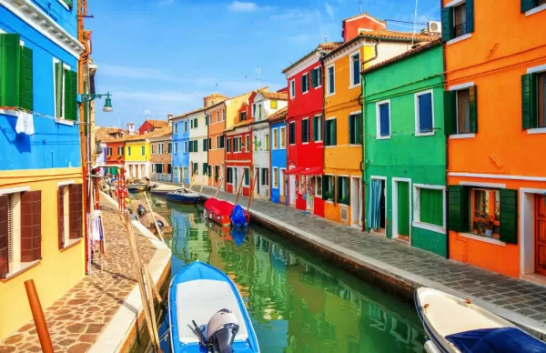 Brightly colored homes in Burano