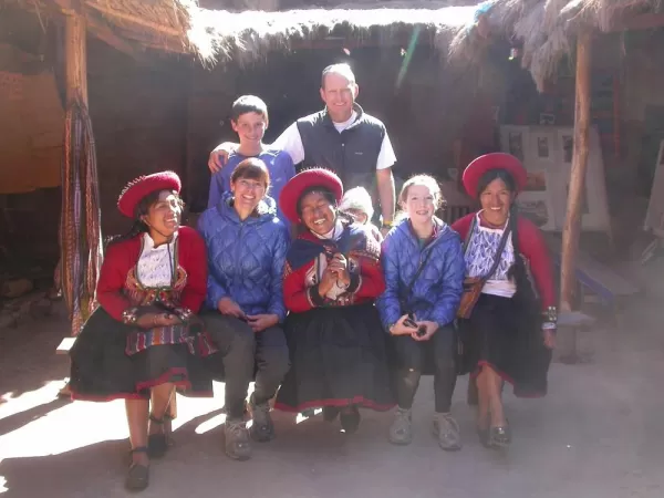 Family photo with the Peruvian weavers
