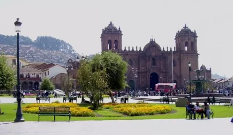 A sunny Sunday in Cusco.