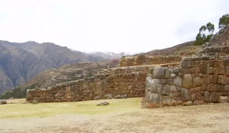 Travel in the Inca valley, there are remains everywhere.