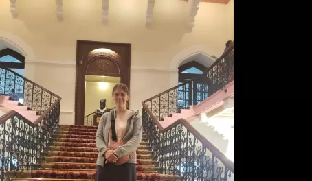On the stairs of the Taj Palace Hotel