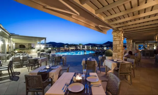 Resort outdoor dining and pool