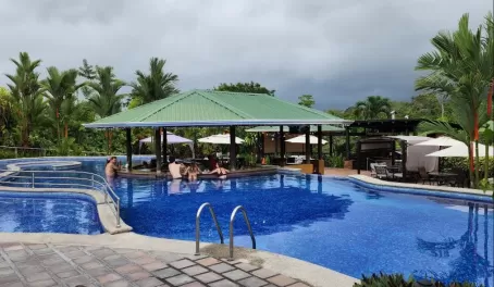 Arenal Manoa pool