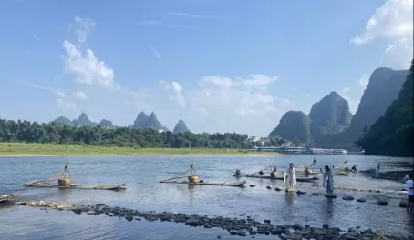 People posing for pictures on the Li River
