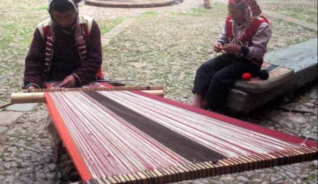 Cusco - traditional weavers