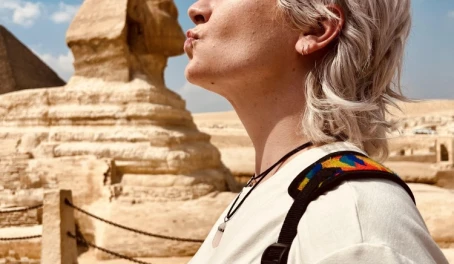 Classic kiss with the Pharaoh, Egypt
