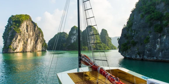 Explore the Ha Long Bay
