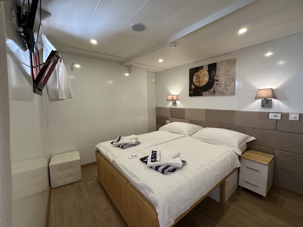 Blue Elixir Ship M/S Elixir - A deluxe yacht-style ship to Croatia and the South ...