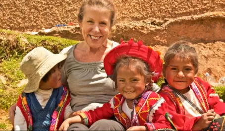 Teresa with Peruvian children