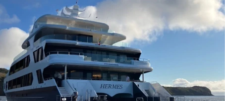 Cruising Galapagos aboard Hermes