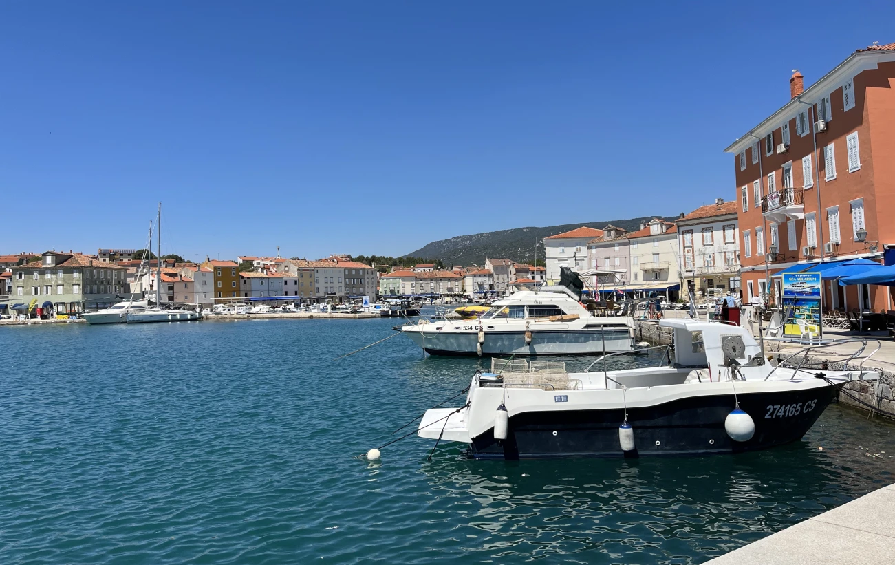 The waterfront of Cres Town