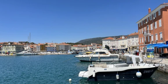 The waterfront of Cres Town