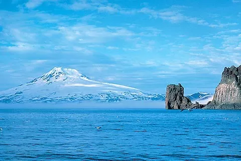 Sail through remote Arctic landscape 
