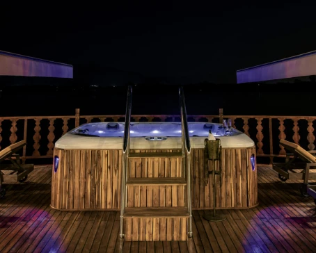 Jacuzzi Pool