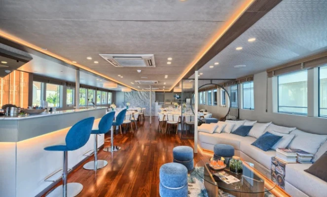 Mv Futura Salon