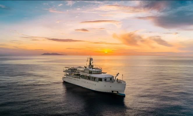 Paspaley Pearl sailing at sunset