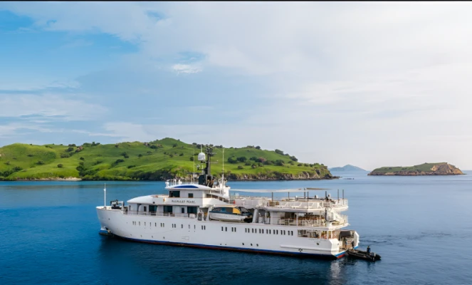Paspaley Pearl Ship sailing across