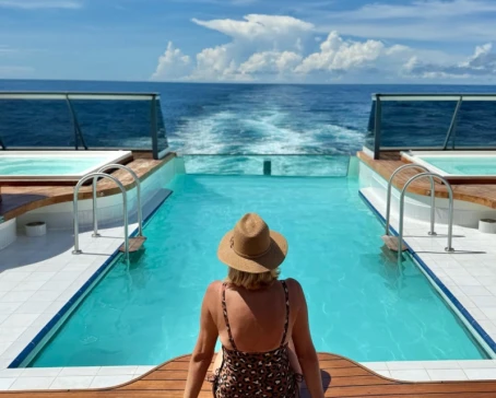 Seabourn Pursuit and Venture - Pool