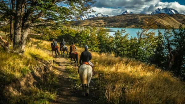 Travelers in a horseback adventure to Laguna Verde