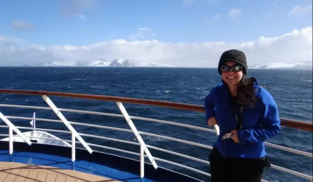 A warmer day then expected but very windy! You can see Antarctica behind me!