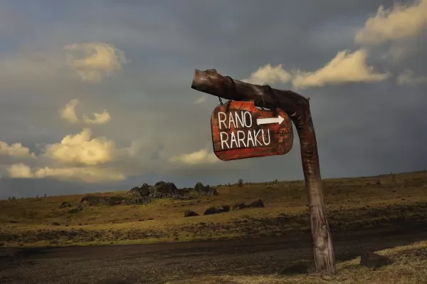 Sign to Rano Raraku, Easter Island